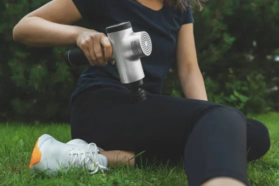 Foam Roller vs. Massage Gun – Which is Better for Muscle Recovery? 2025: Who should each one use?
