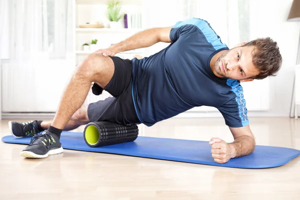 Foam Roller vs. Massage Gun – Which is Better for Muscle Recovery? 2025: Who should each one use?