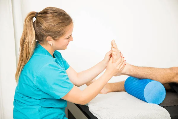 Stretches for Flat Feet: When to See a Physical Therapist